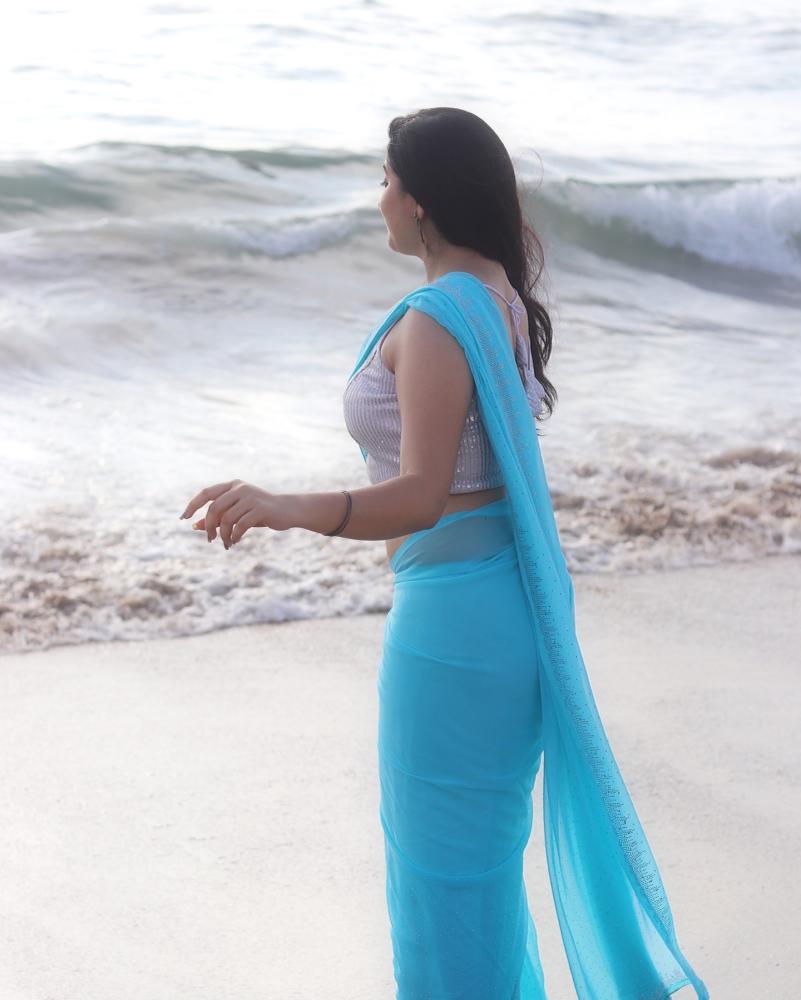 actress-sudha-hot-vibe-on-beach